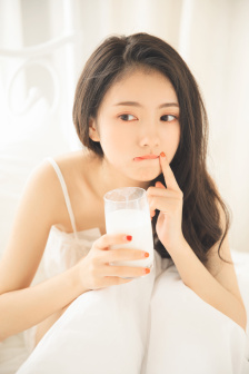 在车里疯狂的吃我奶